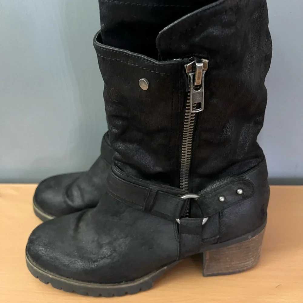 Black Women's Boots - Picture 7 of 7